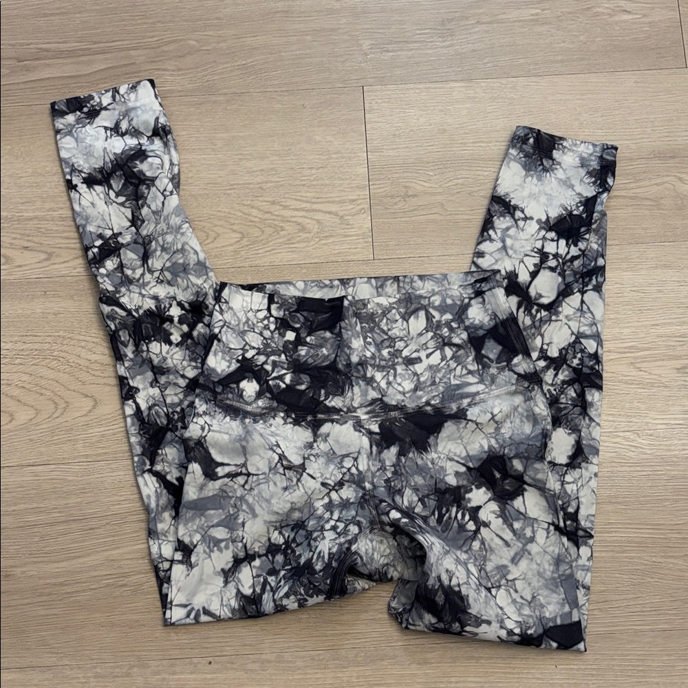 Lululemon old school wunder under legging 25” sz 4